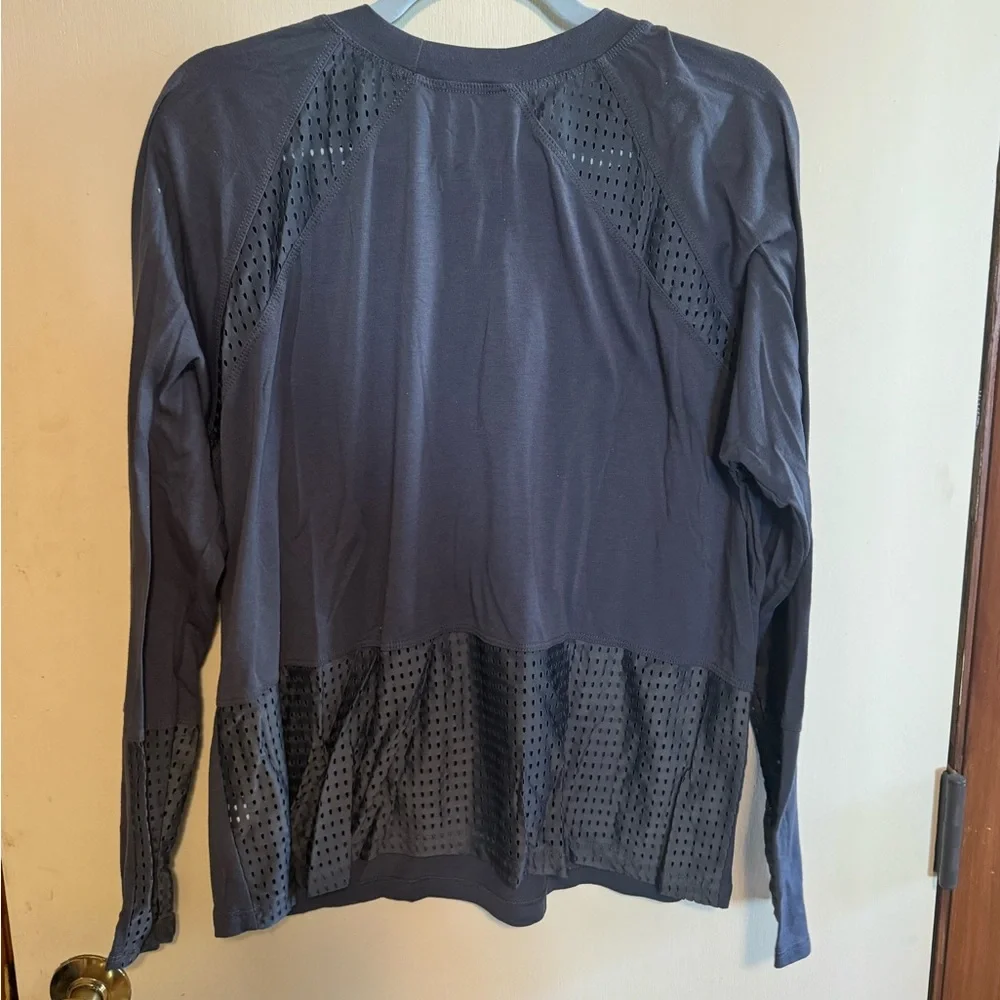 Peloton women’s XL long sleeve gray mesh detail logo - Picture 3 of 5